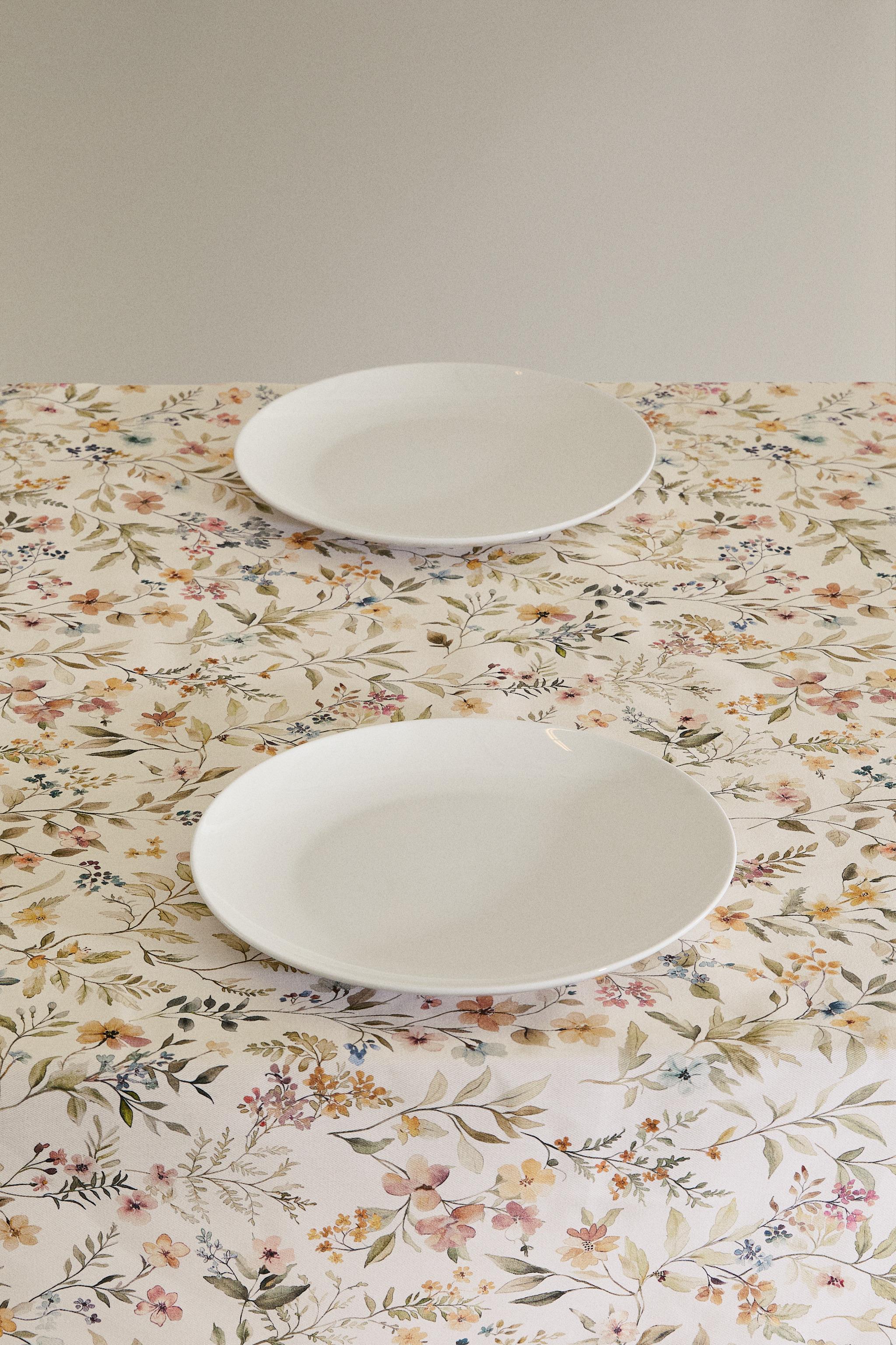 RESIN-COATED FLORAL PRINT TABLECLOTH